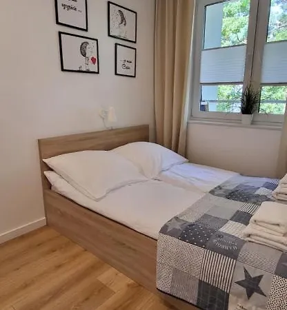 Dwie Sosny Ostrowski ウストロニエ・モルスキエ