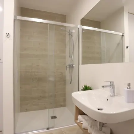 Dwie Sosny Ostrowski ウストロニエ・モルスキエ