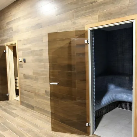 Dwie Sosny Ostrowski アパート *