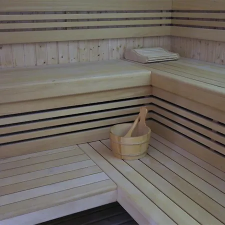 Dwie Sosny Ostrowski アパート ウストロニエ・モルスキエ